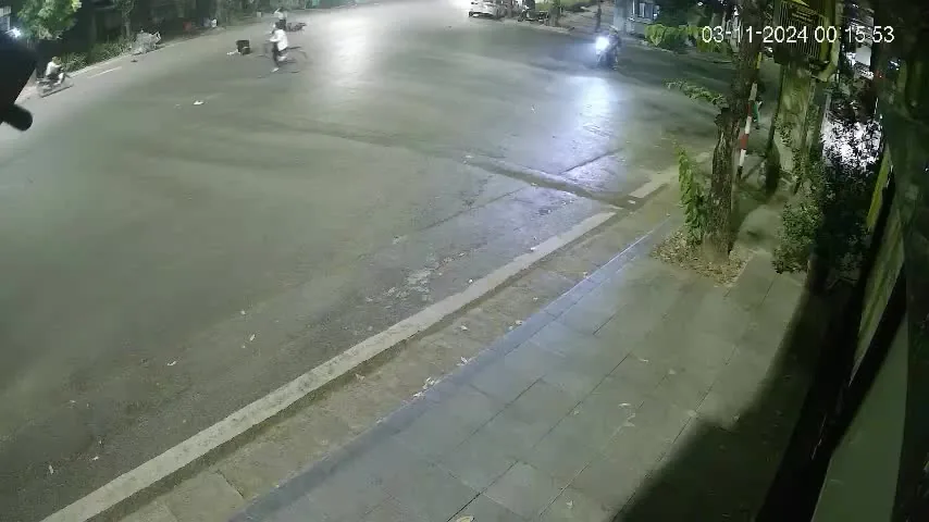 Preview for Ngã tư Trần Hưng Đạo Bà Triệu Hà Nội 1 đoàn đua xe tông 1 bạn nữ T vong tại chỗ  HHĐP