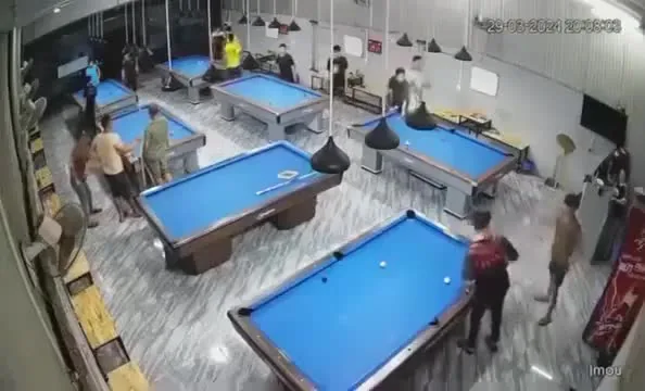 Preview for xô xát tại quán bida và 1 cháu bay màu