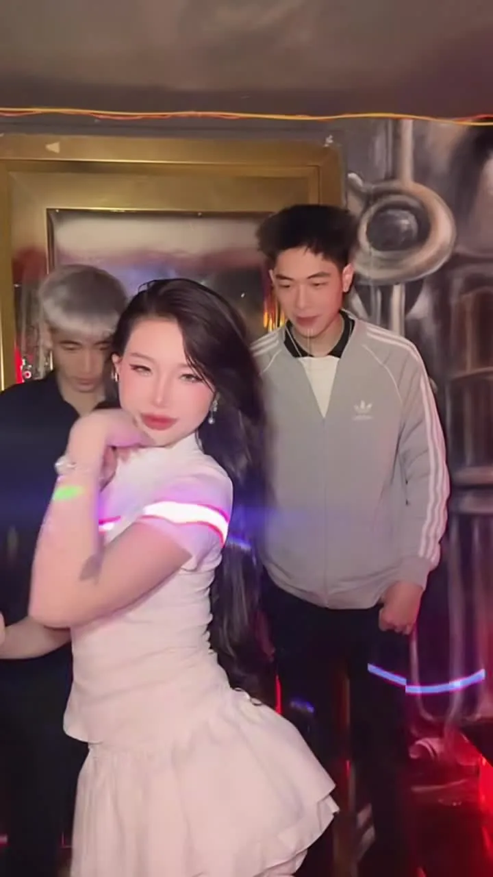 Preview for 5 Facebook 3