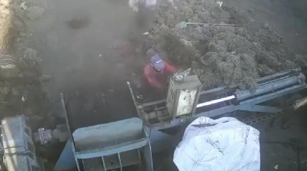 Preview for Holy crap worker obtains sucked into maker on horriblevideos.com