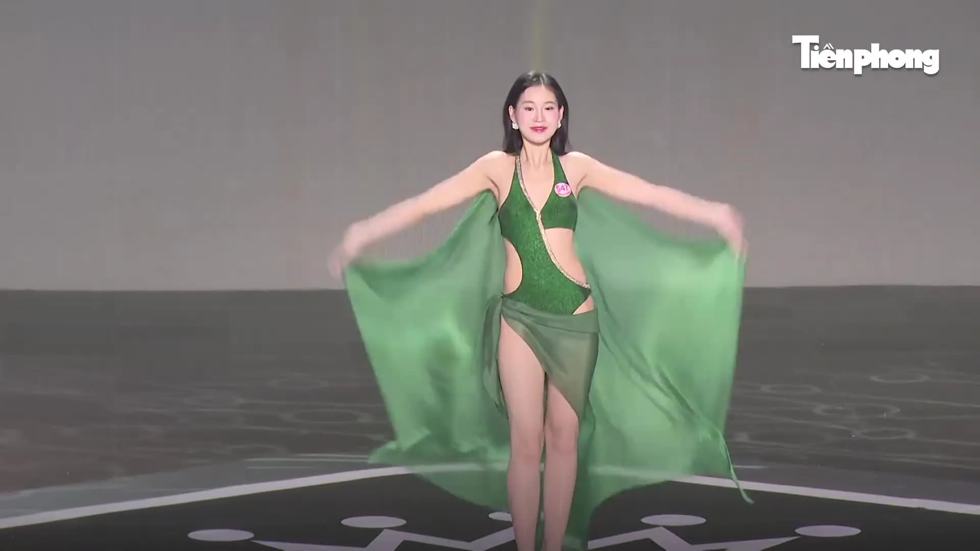 Preview for Video 41 thí sinh Hoa hậu Việt Nam diễn áo tắm